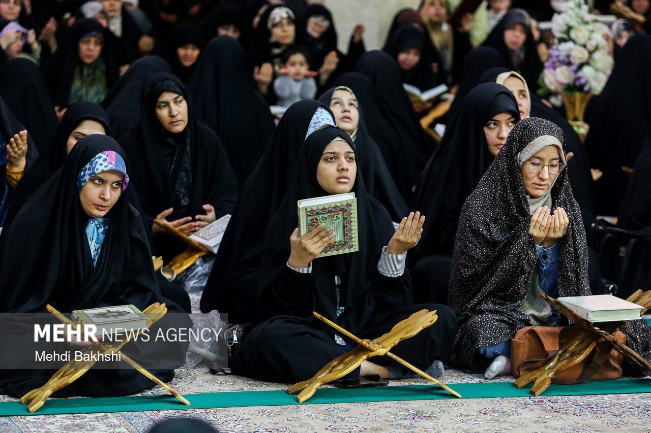 ترتیل‌خوانی قرآن در حرم حضرت معصومه(س)