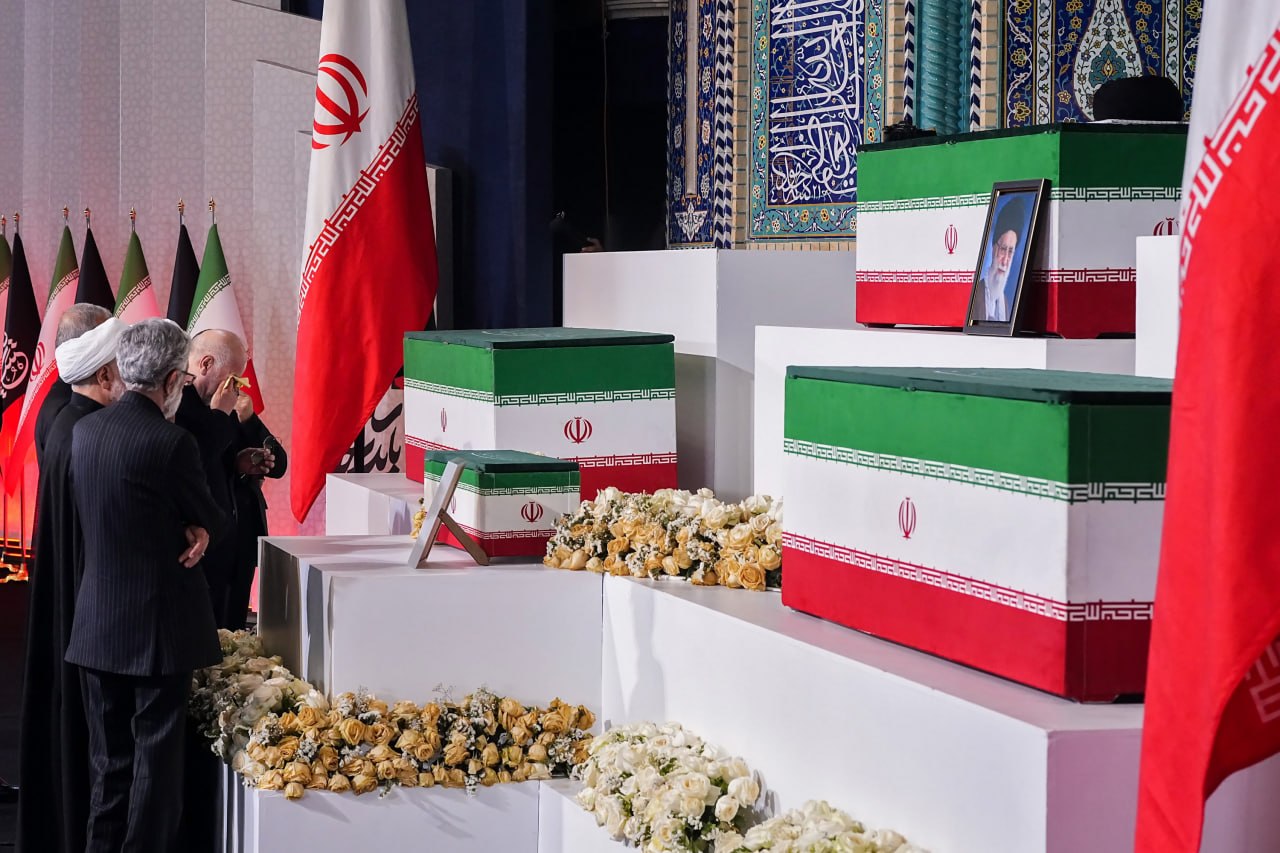 آخرین وداع سرباز با امام شهید