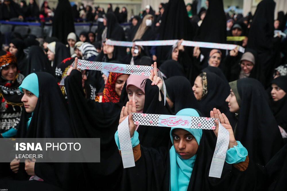  دیدار هزاران نفر از زنان و دختران با رهبر انقلاب