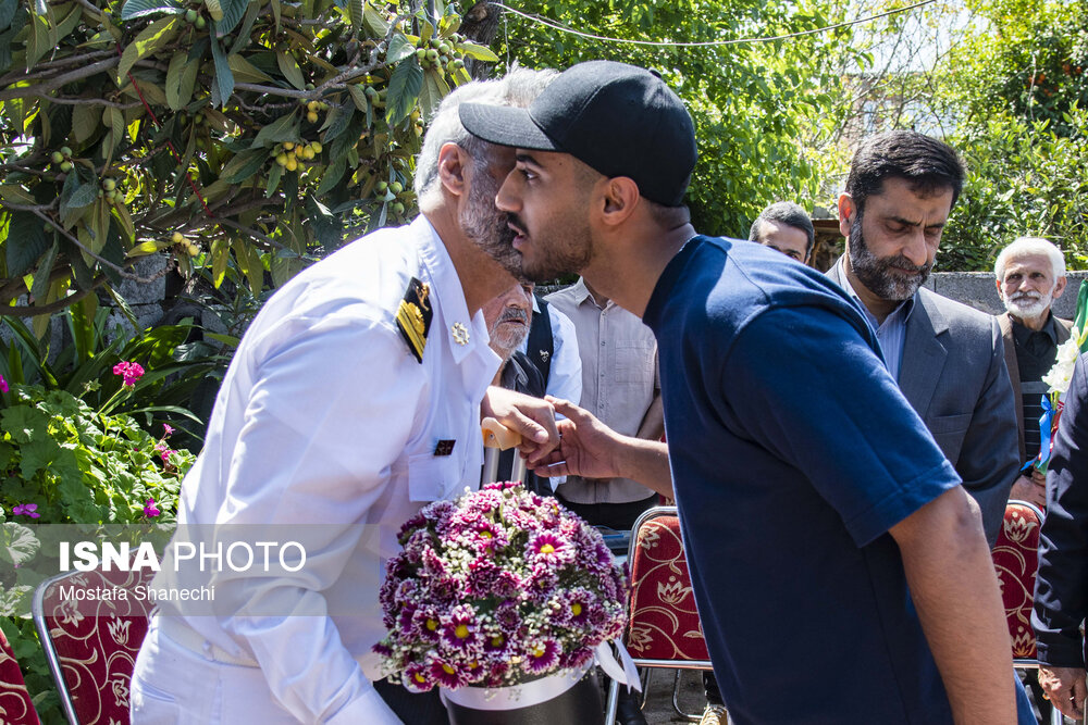 قهرمان بازمانده ناوشکن دنا»