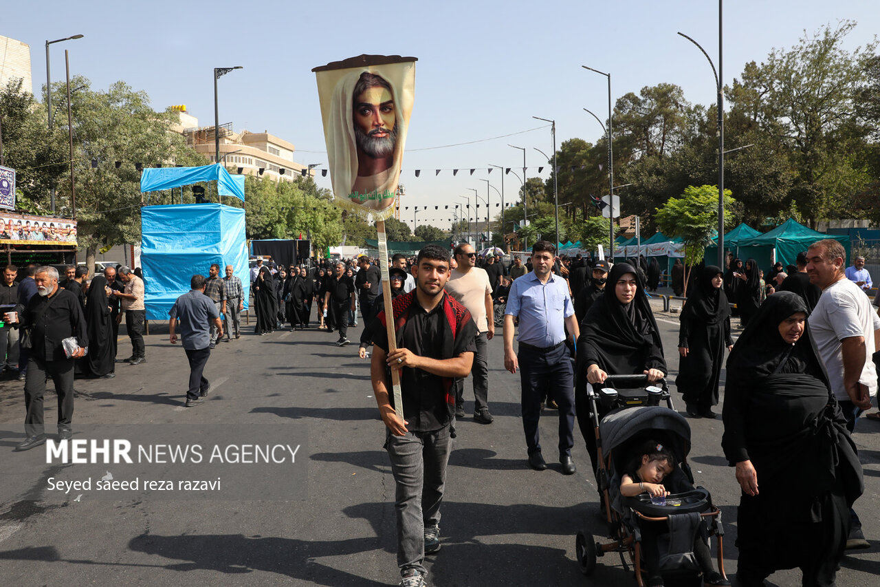  مراسم پیاده‌روی جاماندگان اربعین