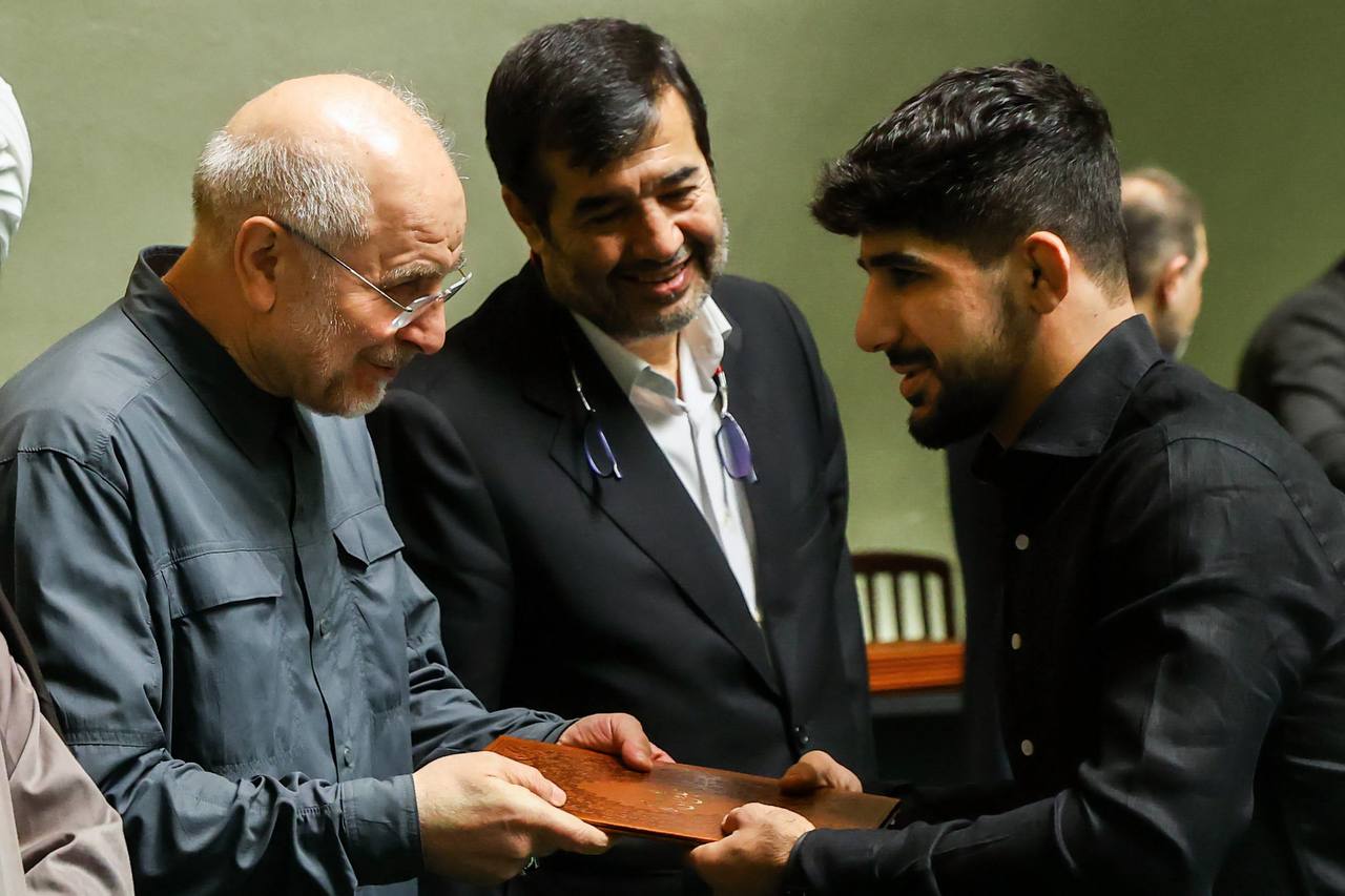 مراسم تقدیر از مدال‌آوران تیم‌های ملی کشتی آزاد و فرنگی در مجلس