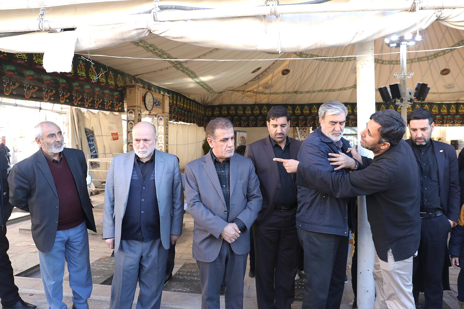 حضور نمایندگان بر مزار شهید سلیمانی