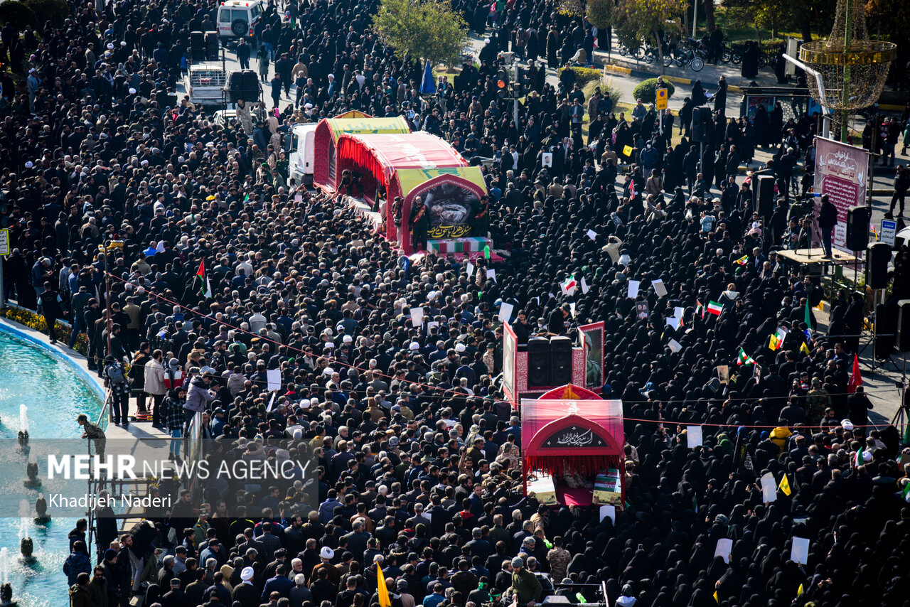 تشییع پیکر مطهر ۳۰۰ شهید گمنام دفاع مقدس در سراسر کشور