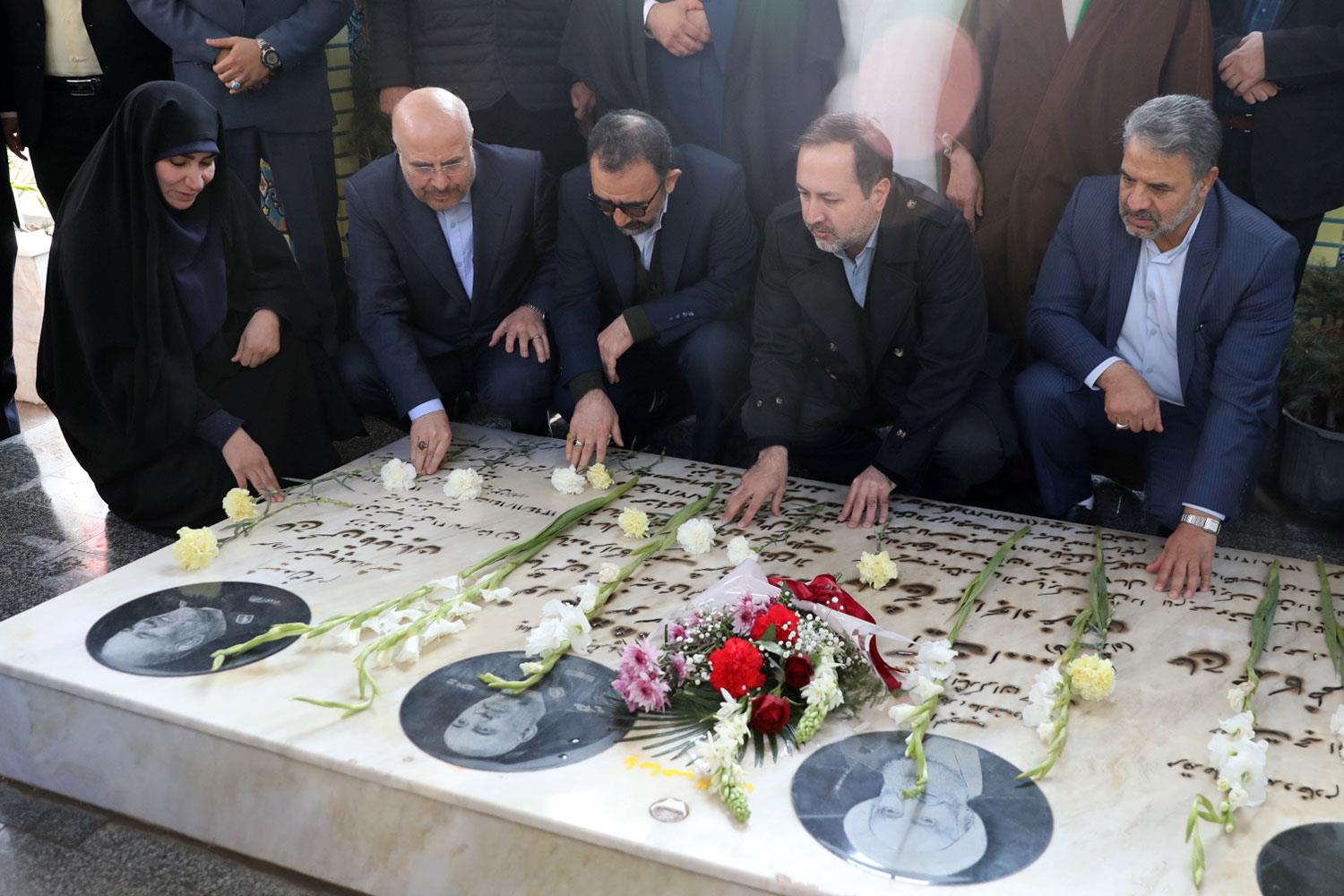 حضور رئیس مجلس در مزار شهدای شهرستان نیشابور