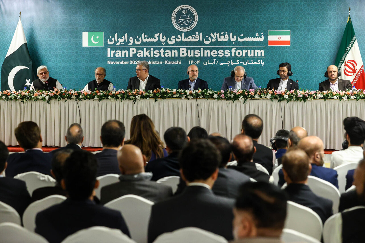 نشست قالیباف با فعالان اقتصادی پاکستان و ایران