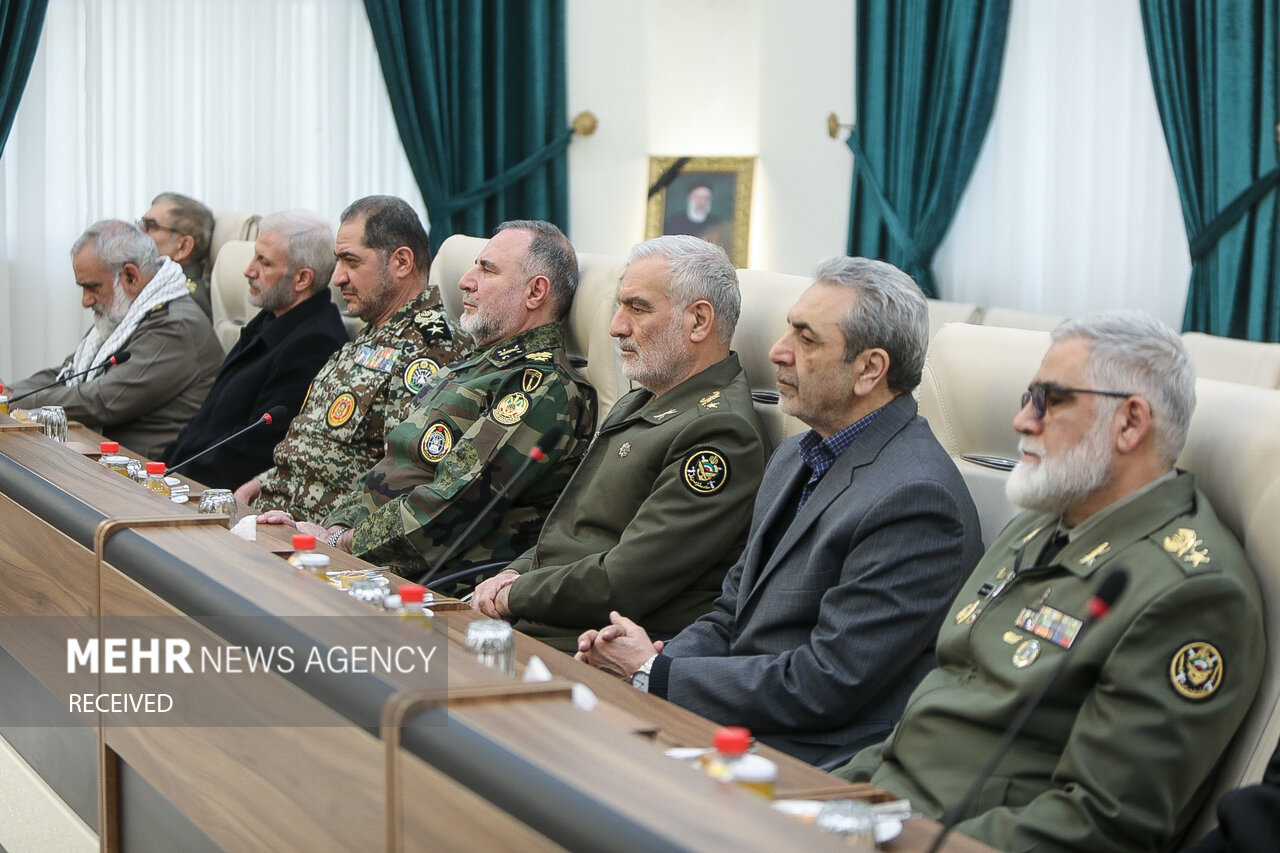 دیدار صمیمانه فرماندهان ارتش با سپاه