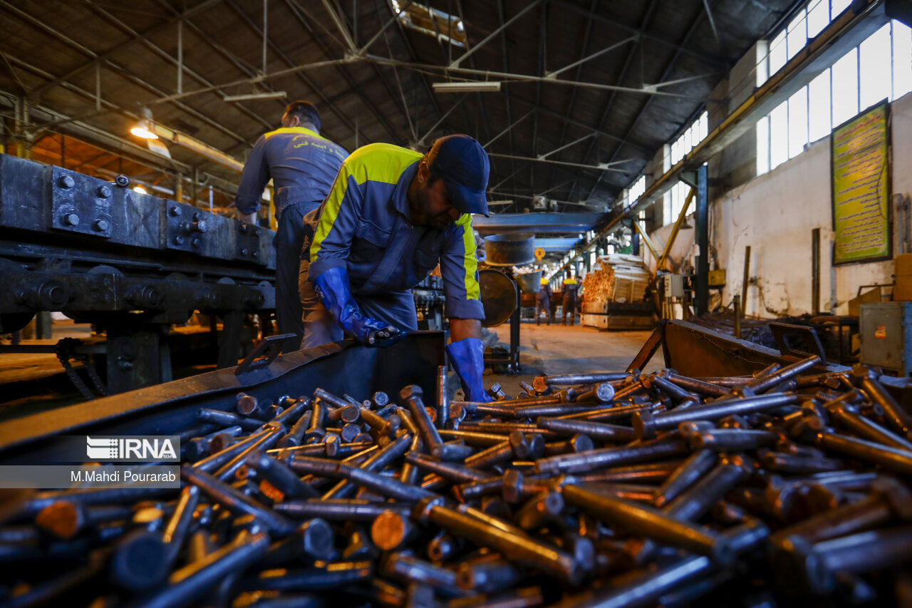 بازدید رییس جمهور از کارخانه «ایران تراورس»