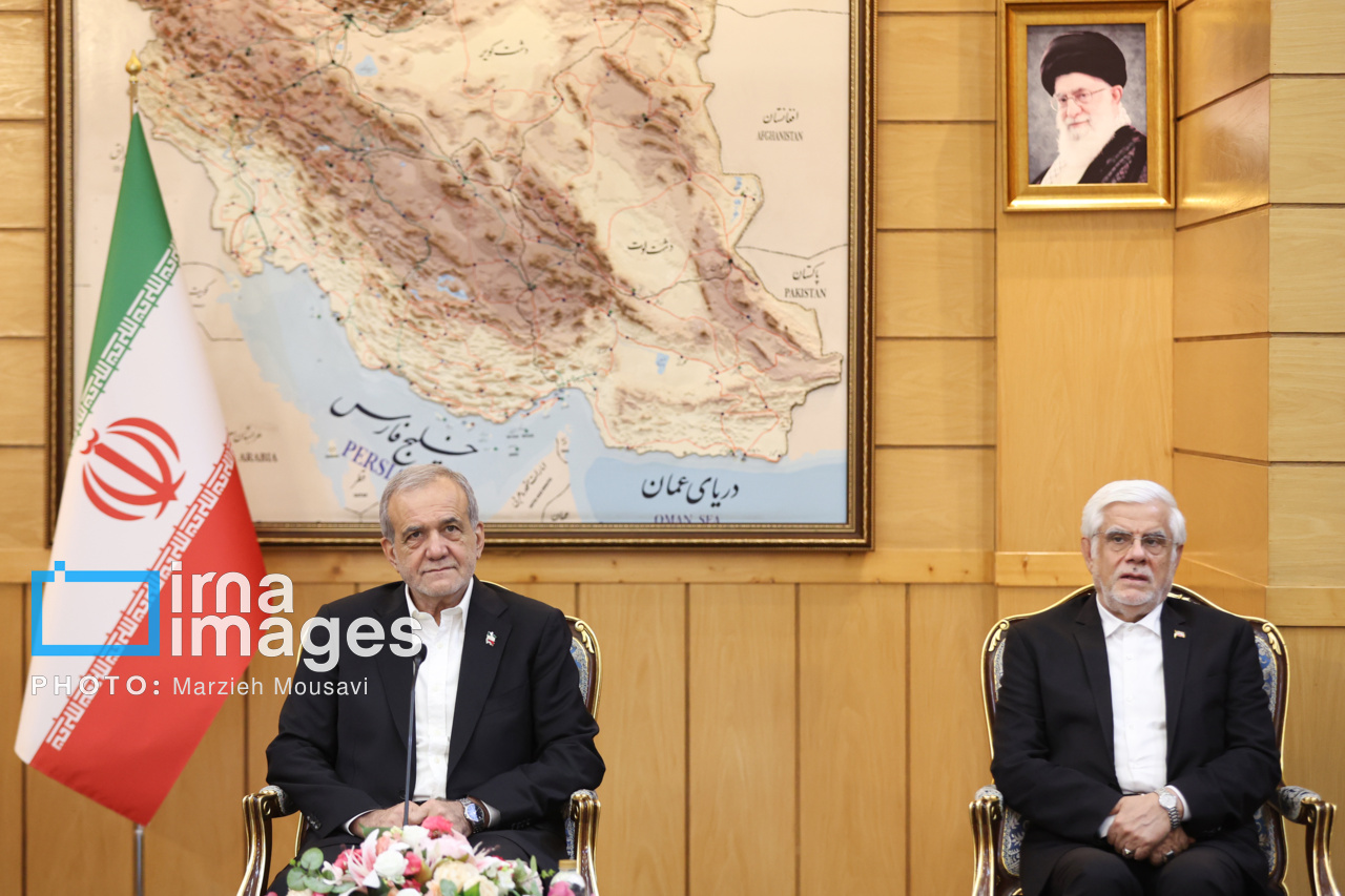 بدرقه رئیس‌جمهور به چین