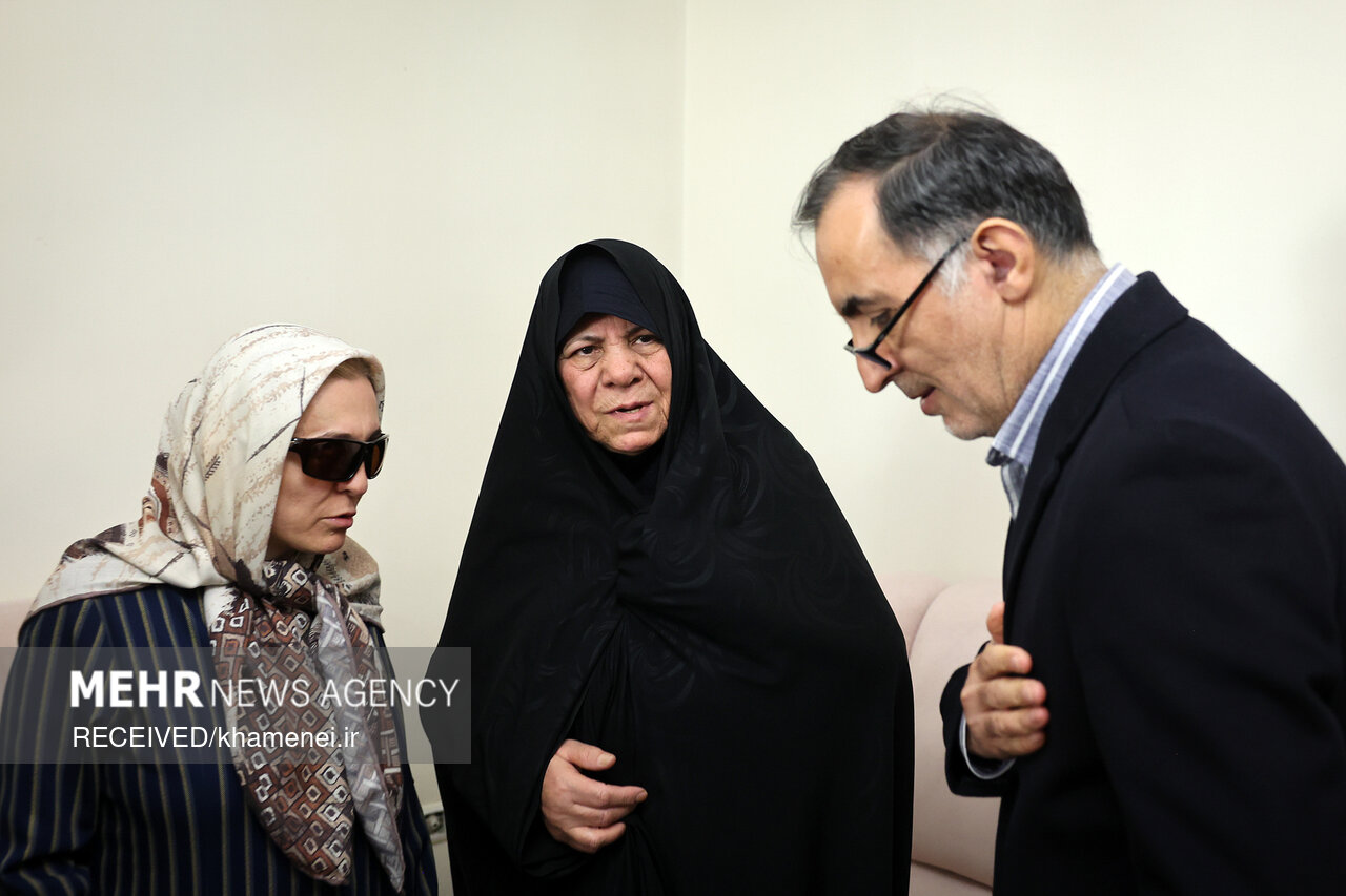 حضور نمایندگان رهبر انقلاب در منازل تعدادی از جانبازان