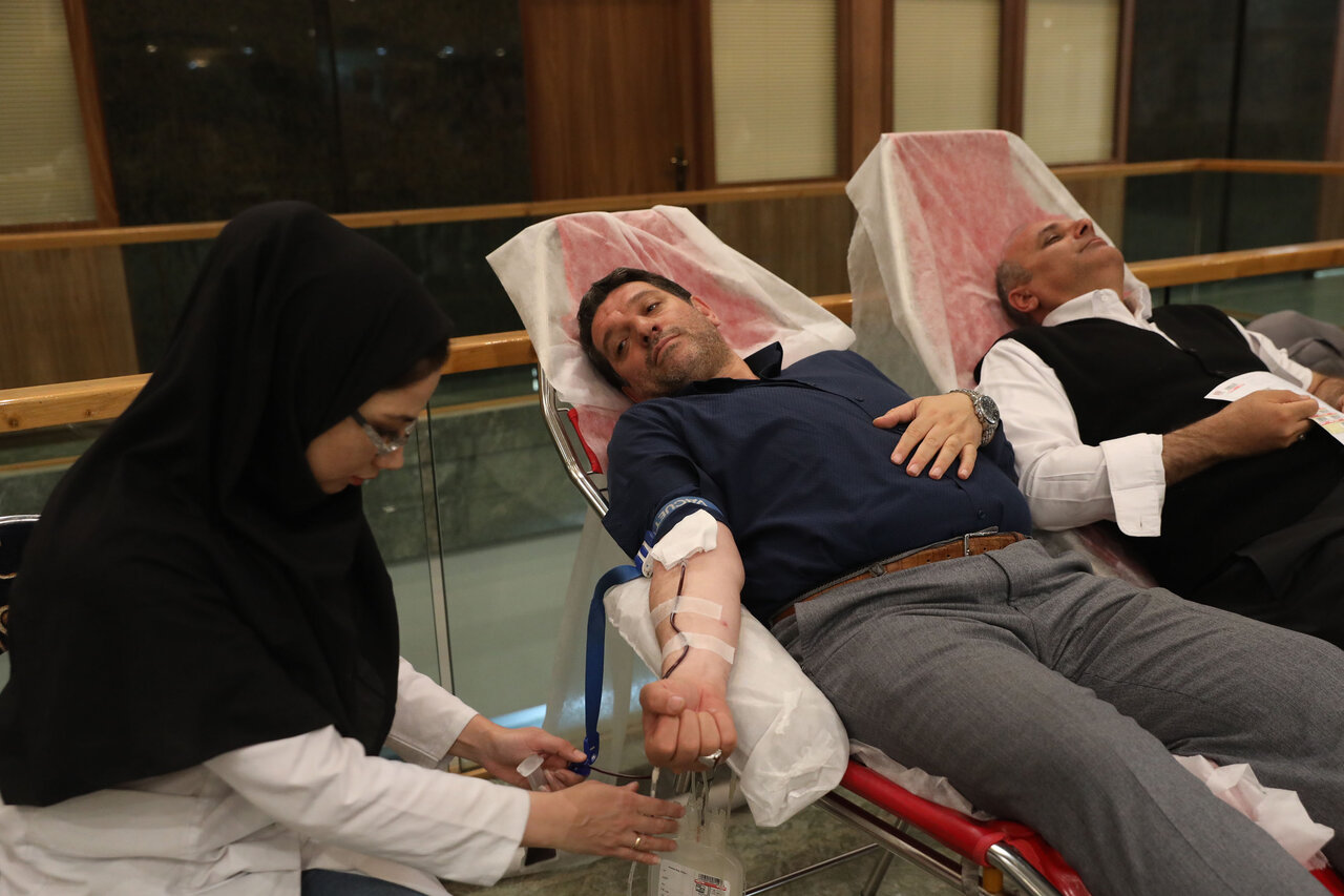 اهدای خون نمایندگان مجلس به مناسبت روز مجلس