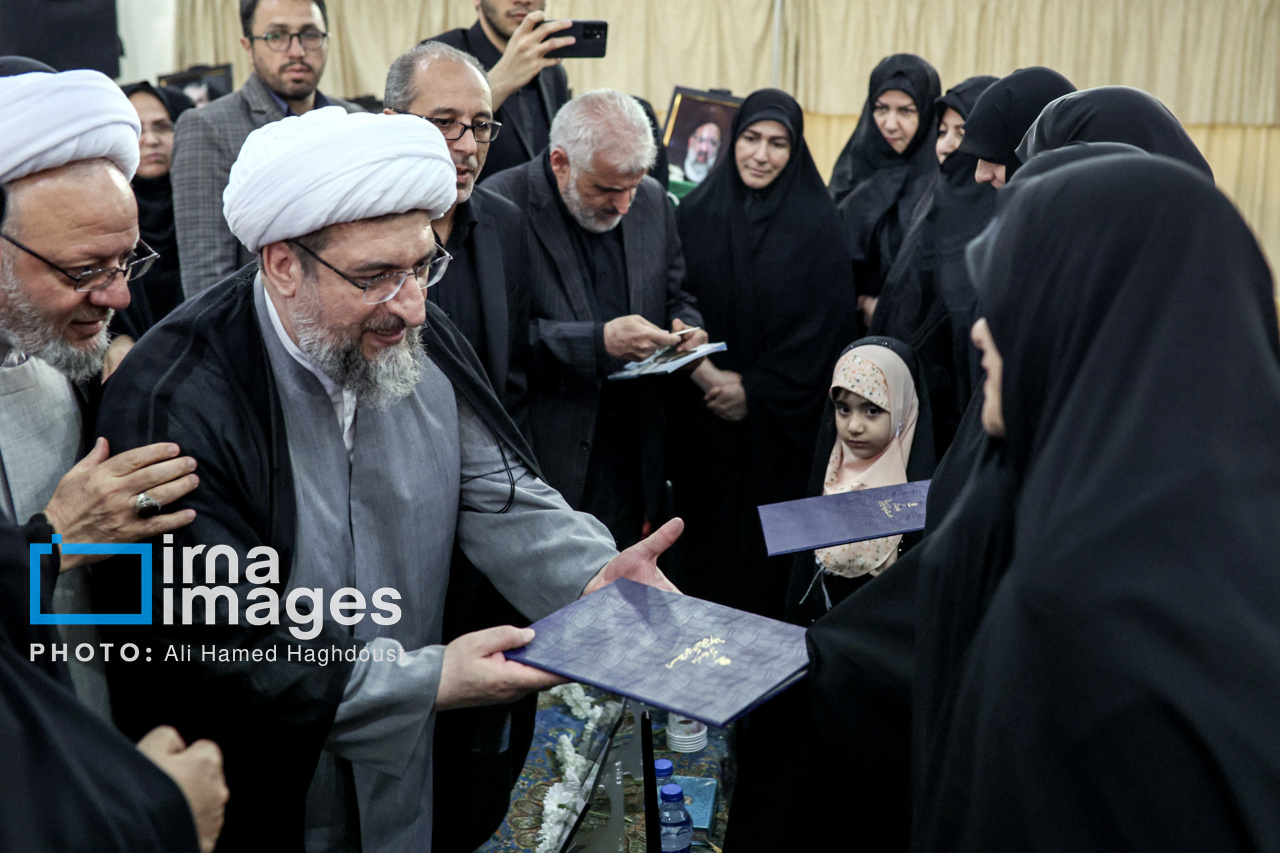 مراسم سالگرد شهدای خدمت در مصلای تبریز 