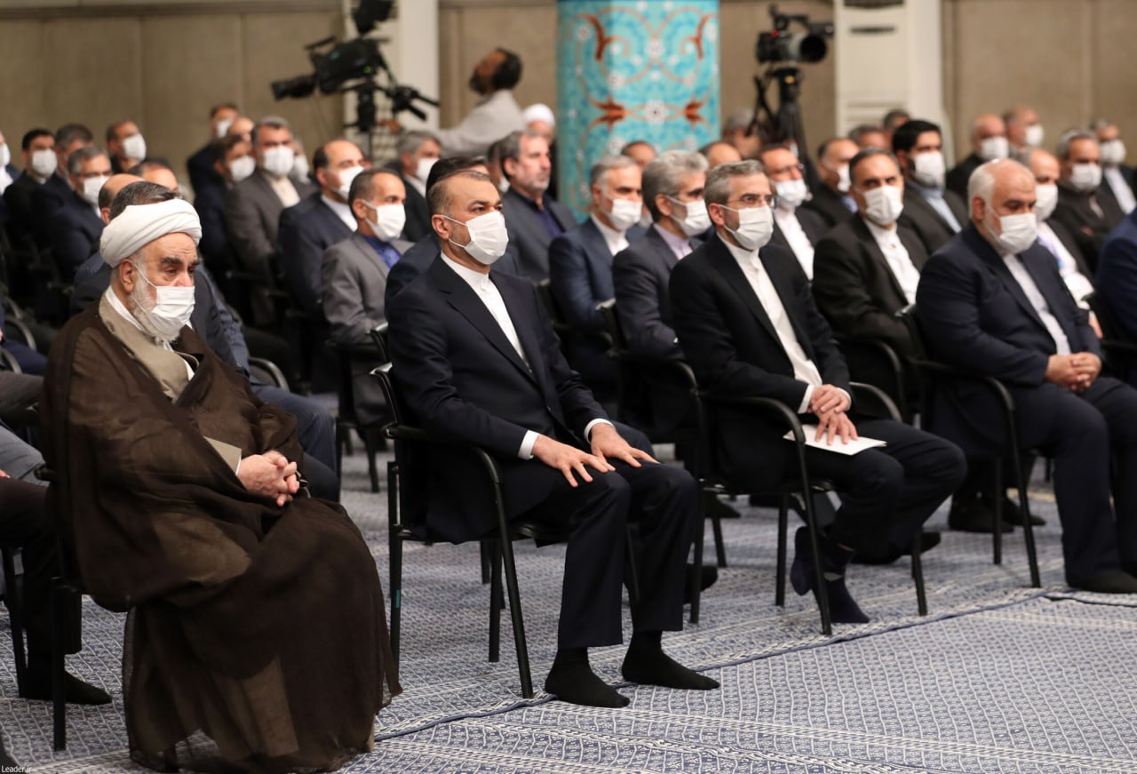 دیدار مسئولان وزارت خارجه و سفیران ایران با رهبر انقلاب