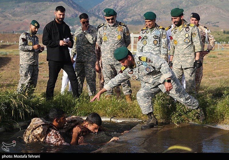 بازدید امیر ایرانی ازپادگان تکاوران نیروی دریایی ارتش