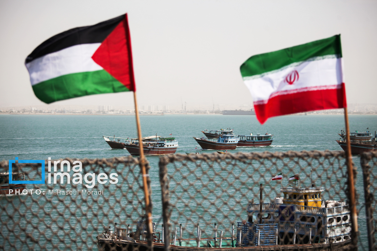رژه اقتدار بسیج دریایی مردمی در خلیج فارس