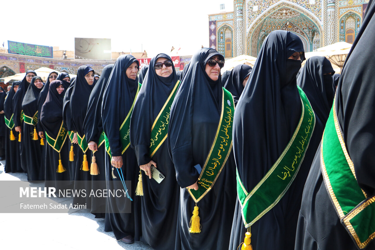 دسته عزای خادمان حرم بانوی کرامت در روز شهادت امام رضا(ع)