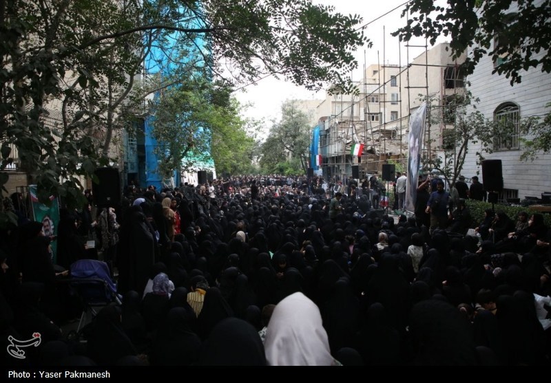 مداحی مهدی رسولی در یک محله خاص