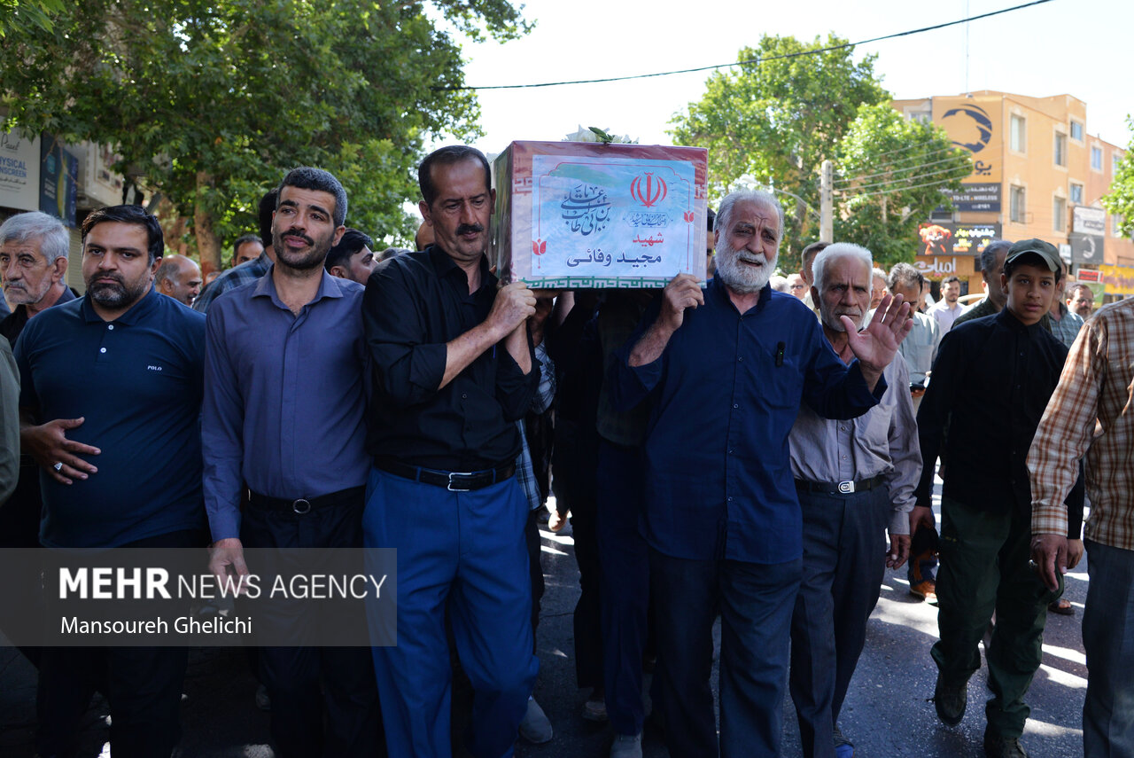 تشییع پیکر شهید راه وطن «مجید وفایی» در شاهرود
