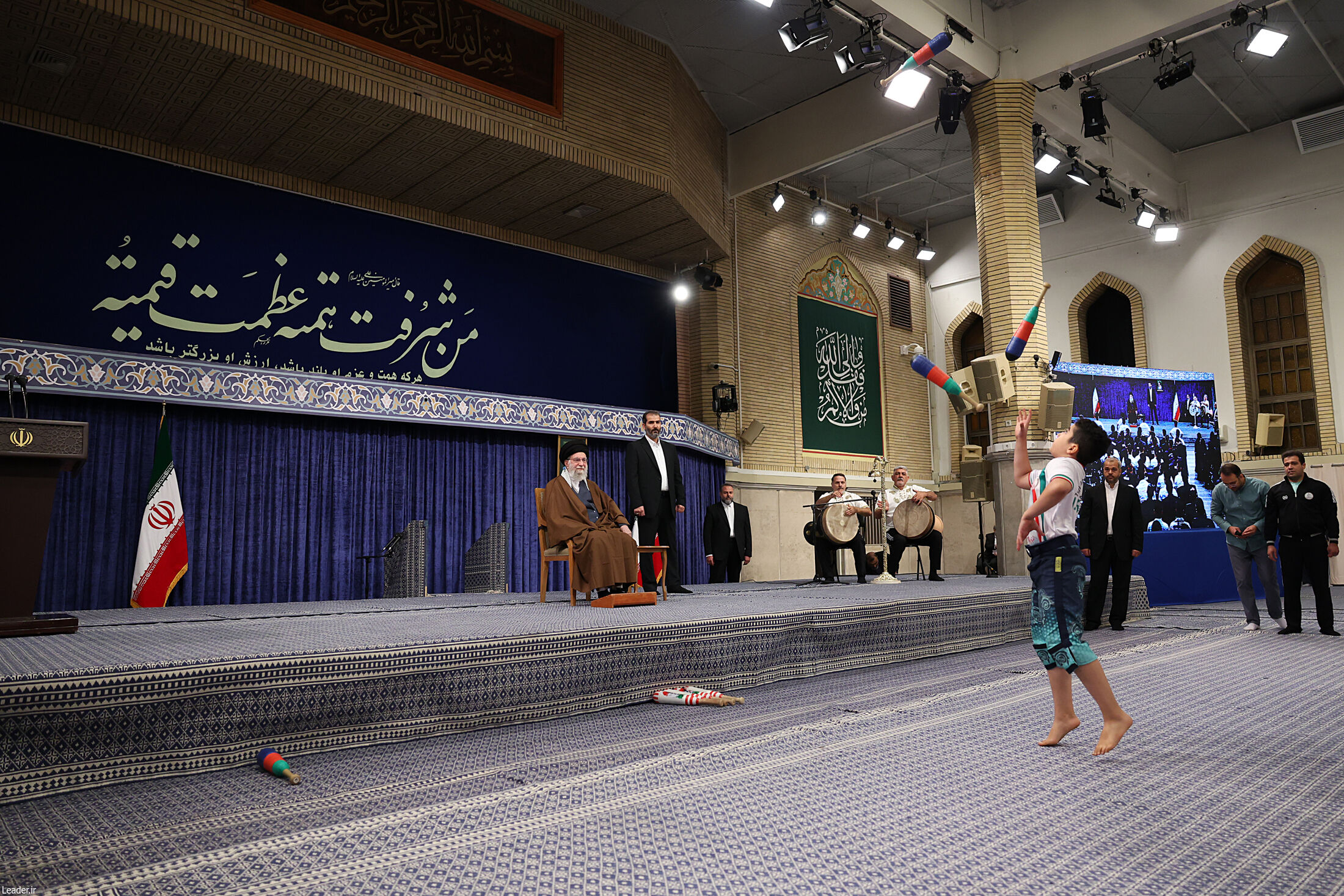 تصاویری از دیدار مدال‌آوران ورزشی و علمی با رهبر انقلاب