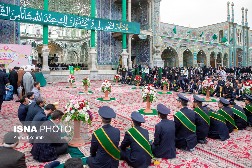 آیین تعویض پرچم گنبد حرم مطهر حضرت معصومه(س)