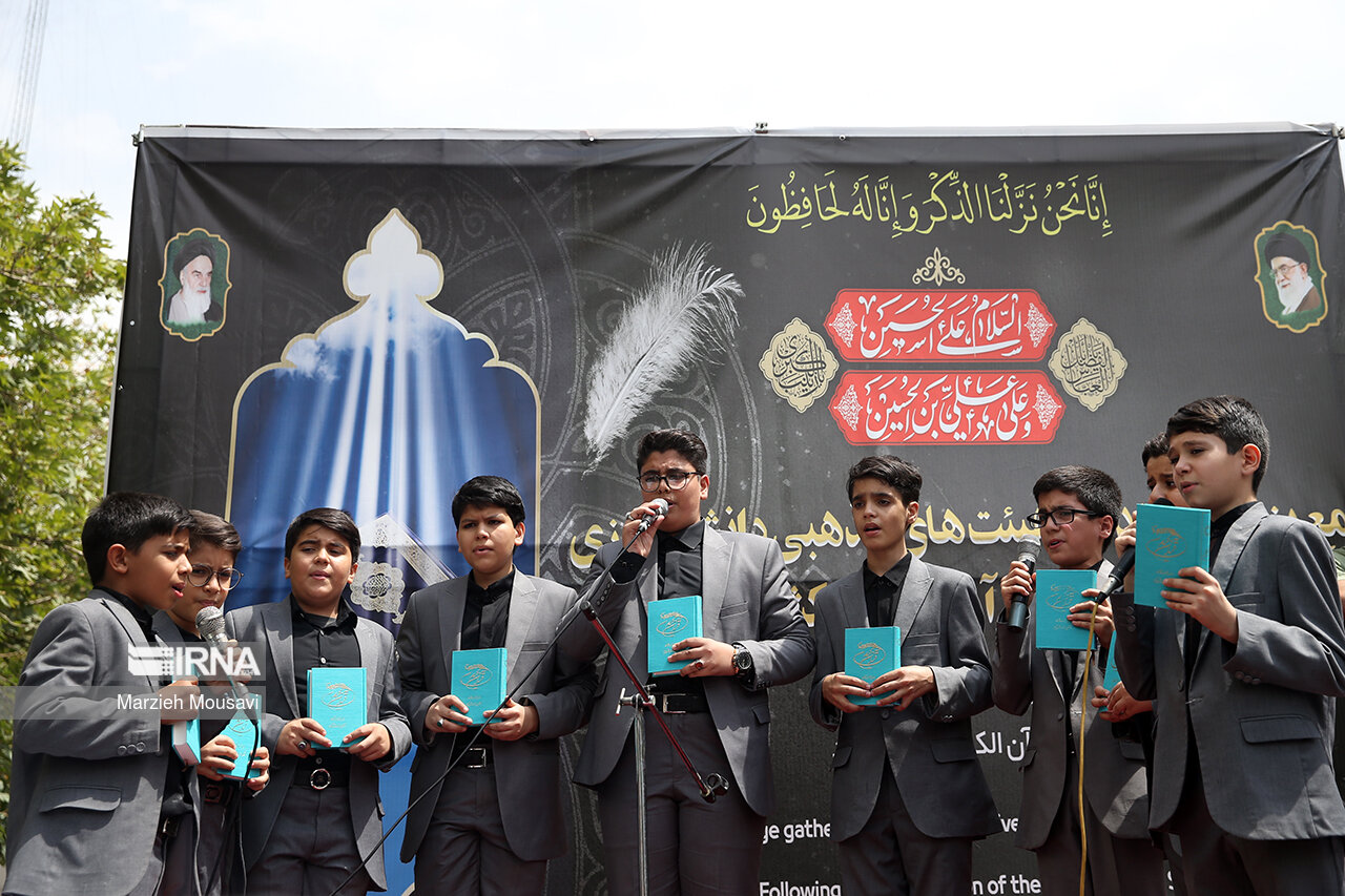 تجمع اعتراضی دانش آموزان مقابل سفارت سوئد