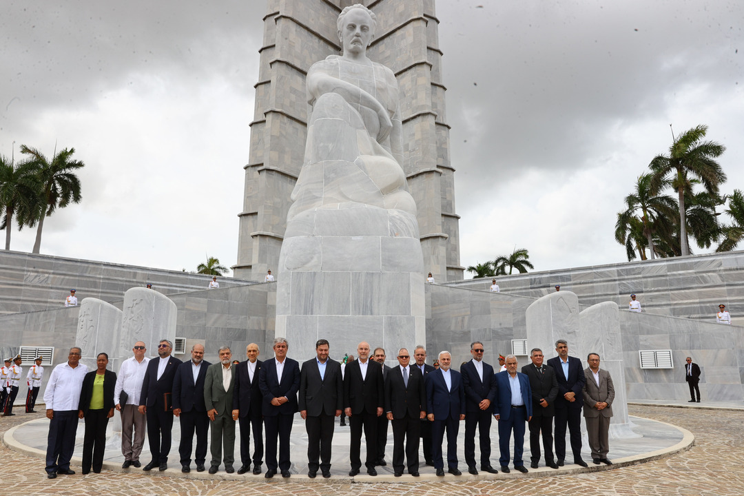 بدرقه قالیباف توسط رئیس و نایب‌رئیس مجلس کوبا