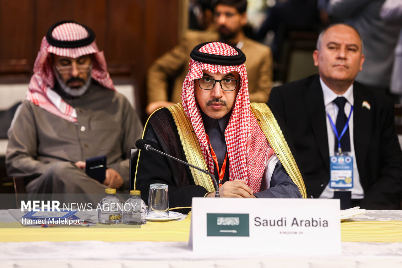 سفر رئیس مجلس به مشهد مقدس