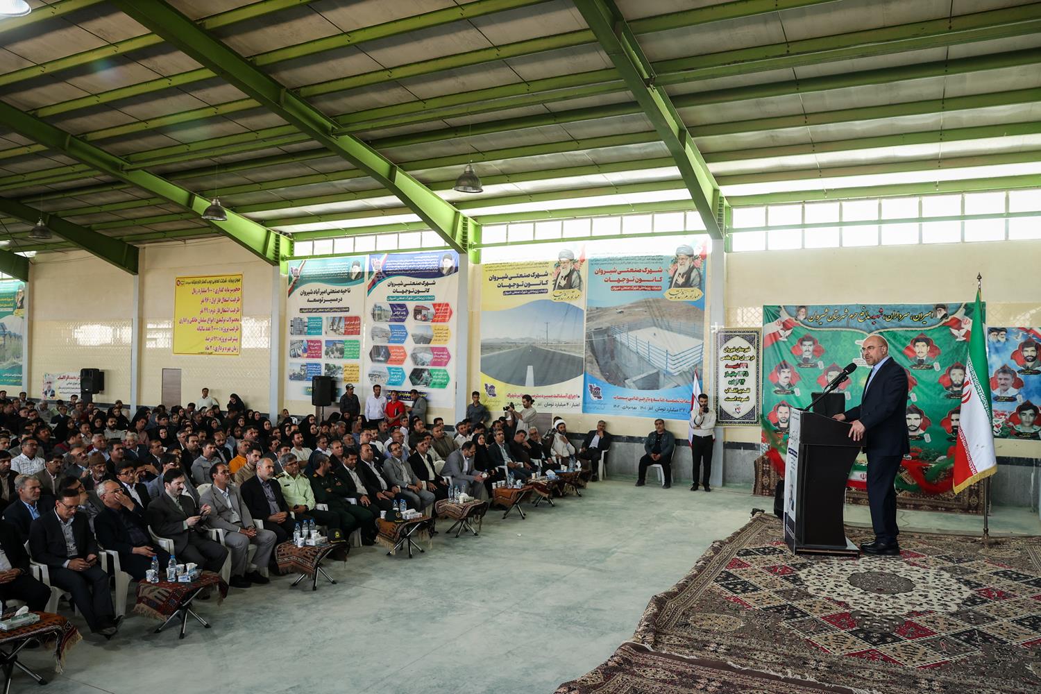 حضور قالیباف در همایش صنعتگران، کارآفرینان