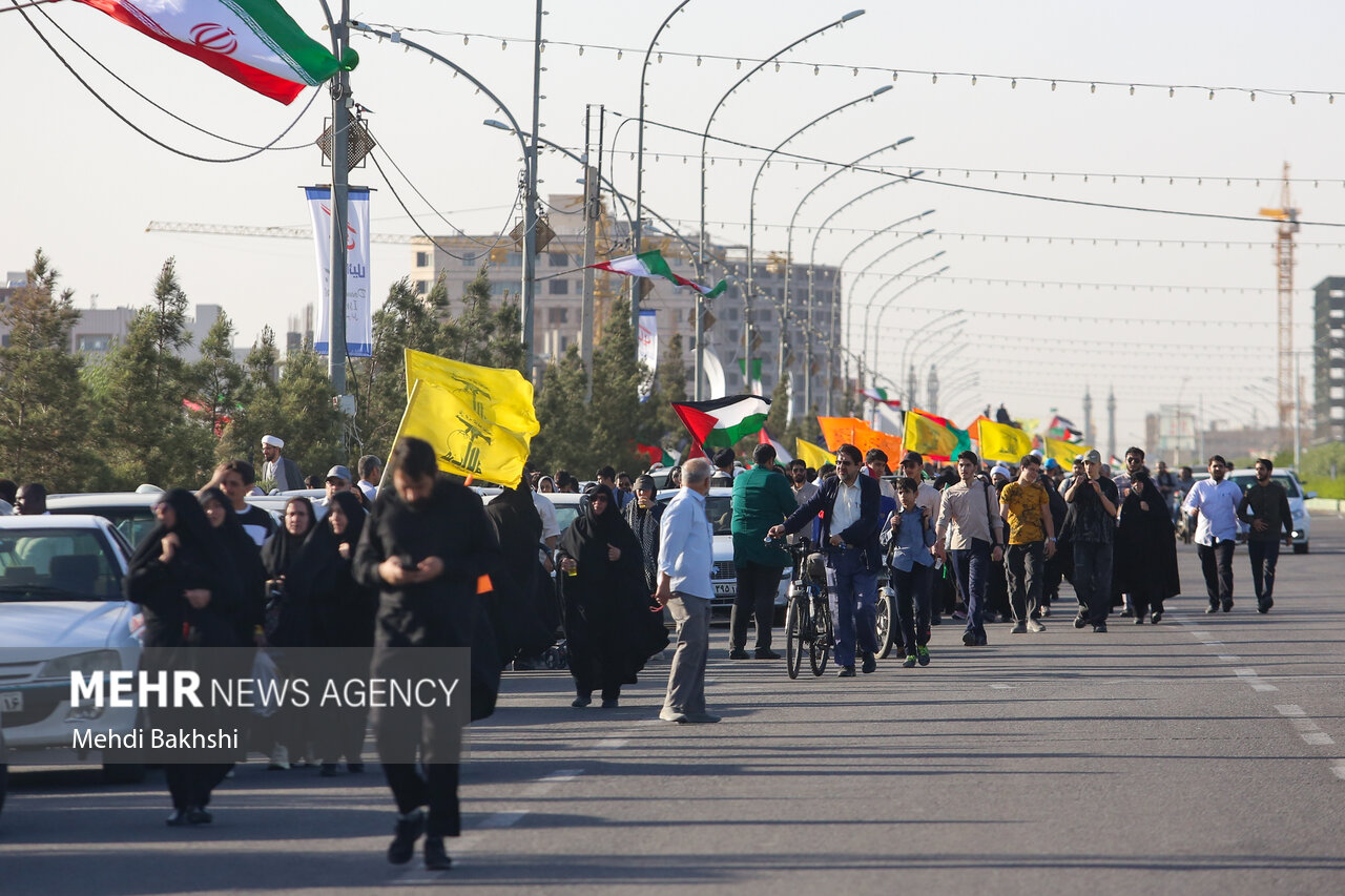 راهپیمایی «انا علی العهد» در طریق المهدی قم