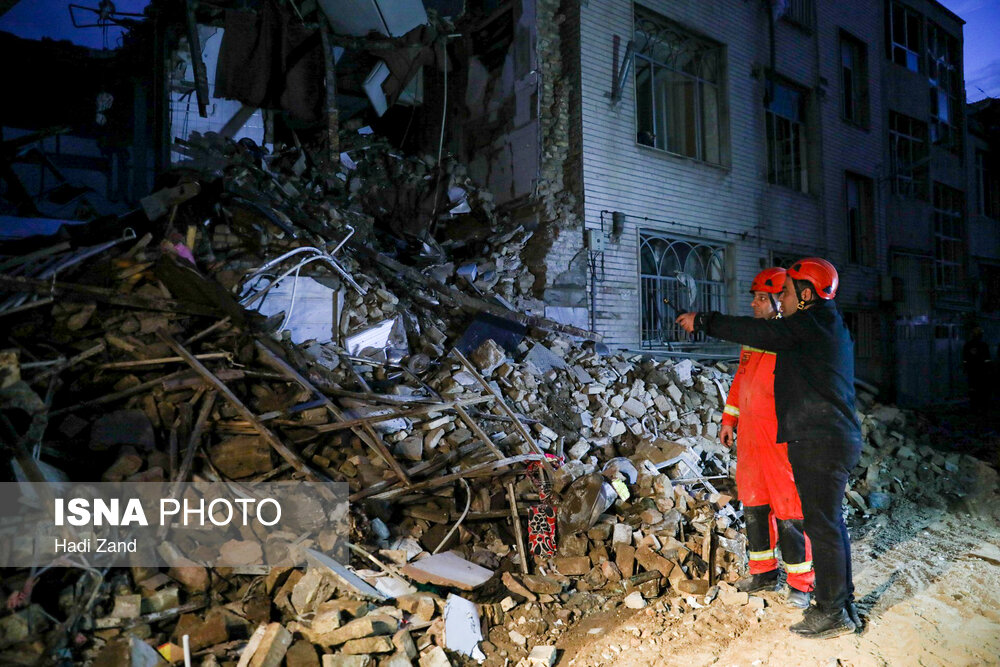 تخریب ساختمان سه طبقه در خیابان قزوین