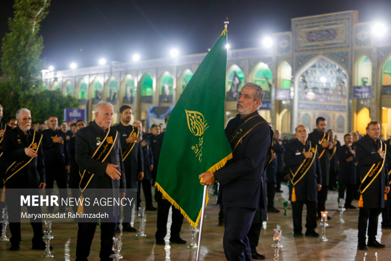 لاله گردانی در حرم شاهچراغ 