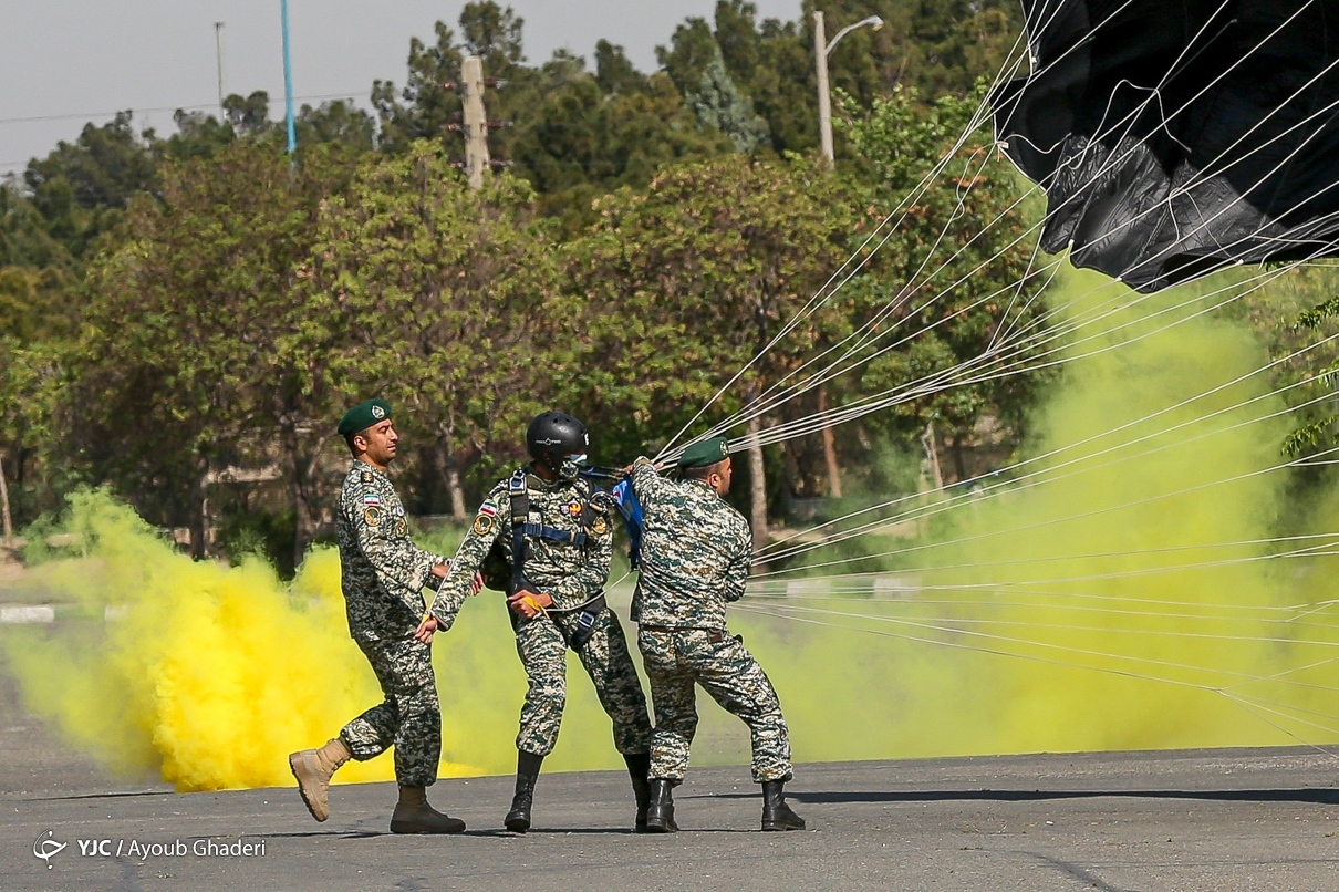 مراسم رژه روز ارتش با حضور رئیسی