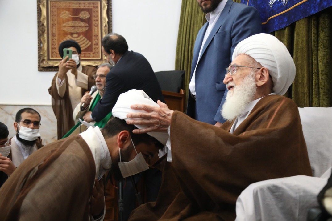 عمامه‌گذاری طلاب