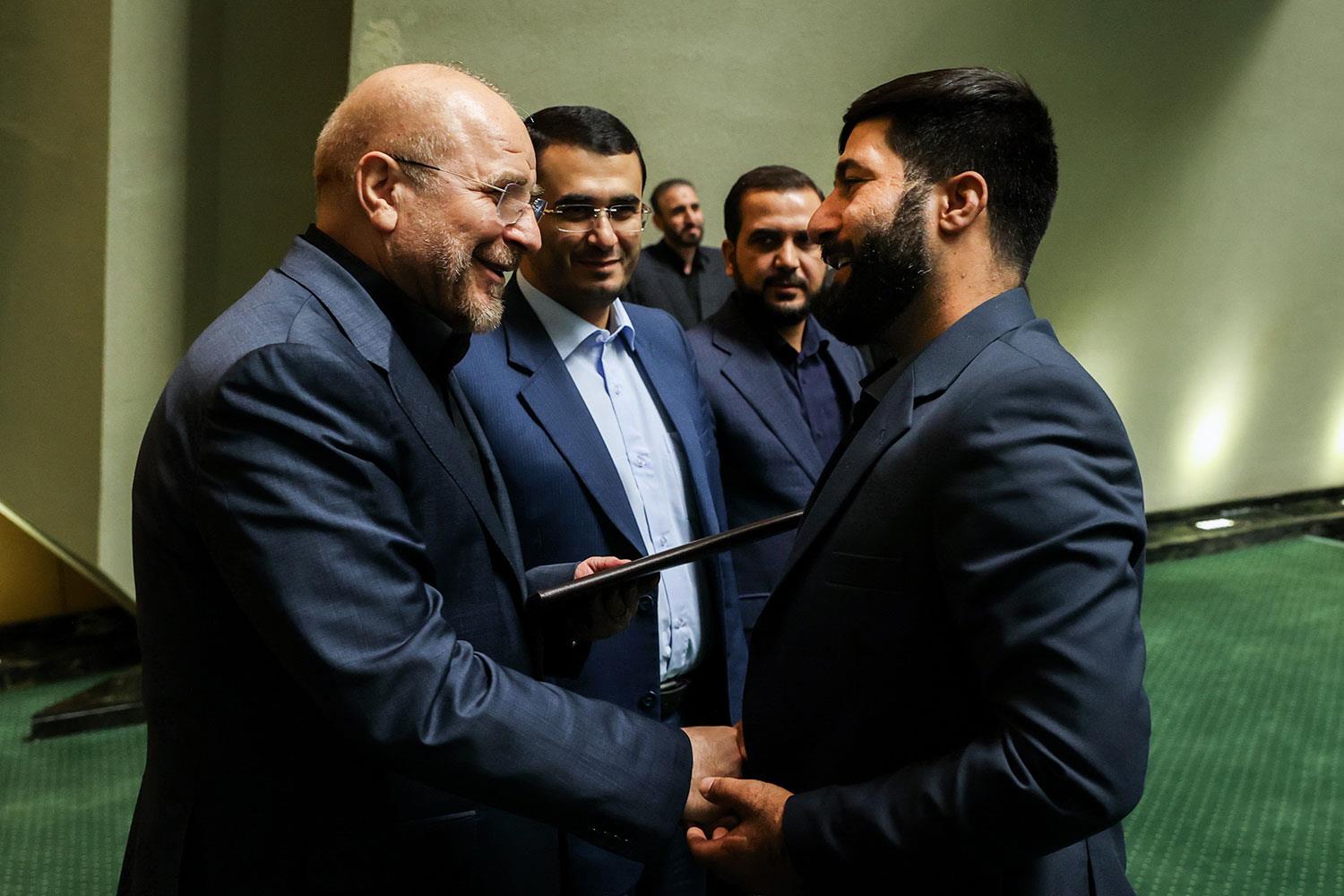 تقدیر مجلس از فرزاد بادپا خادم فداکار حرم شاهچراغ(ع)