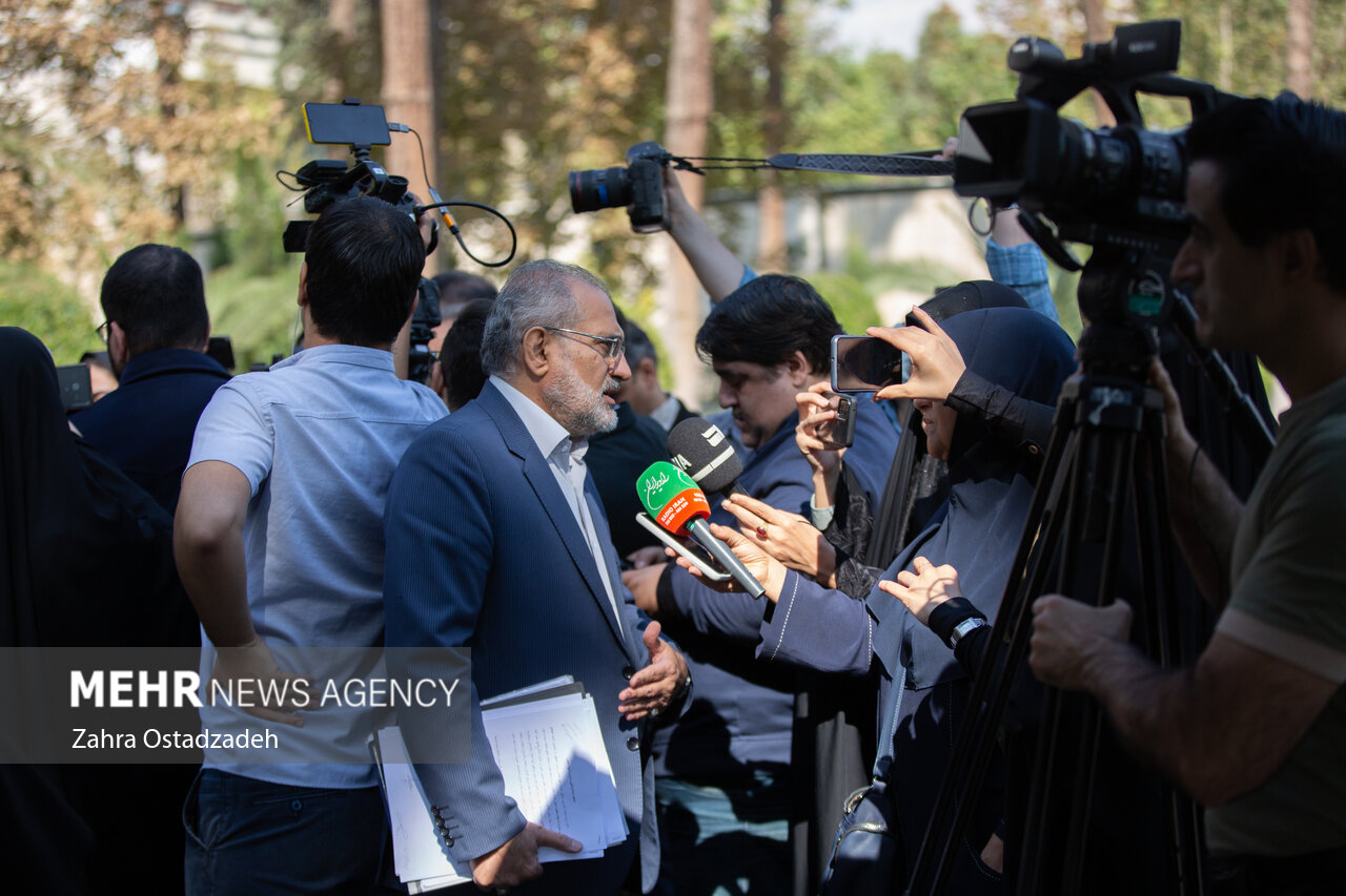 حاشیه جلسه هیأت دولت