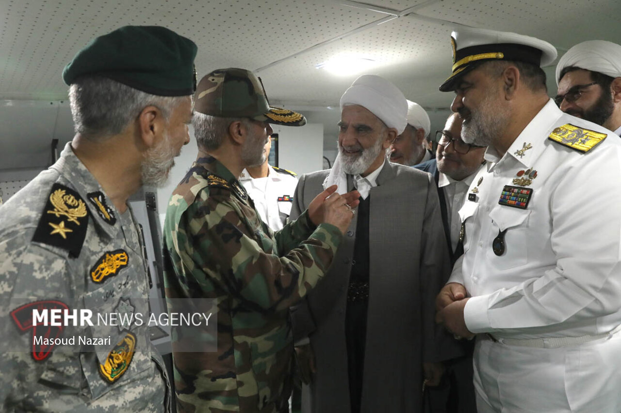 الحاق پایگاه شناوری «کردستان» و ناوشکن «سهند»