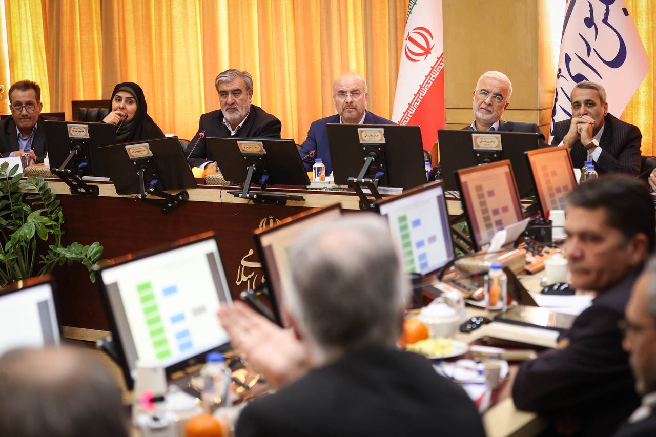 حضور قالیباف در کمیسیون امنیت ملی با حضور وزرای کشور و راه و شهرسازی