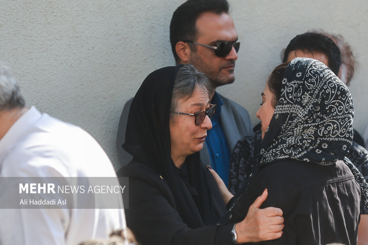 تصاویر مراسم تشییع پیکر ناصر تقوایی