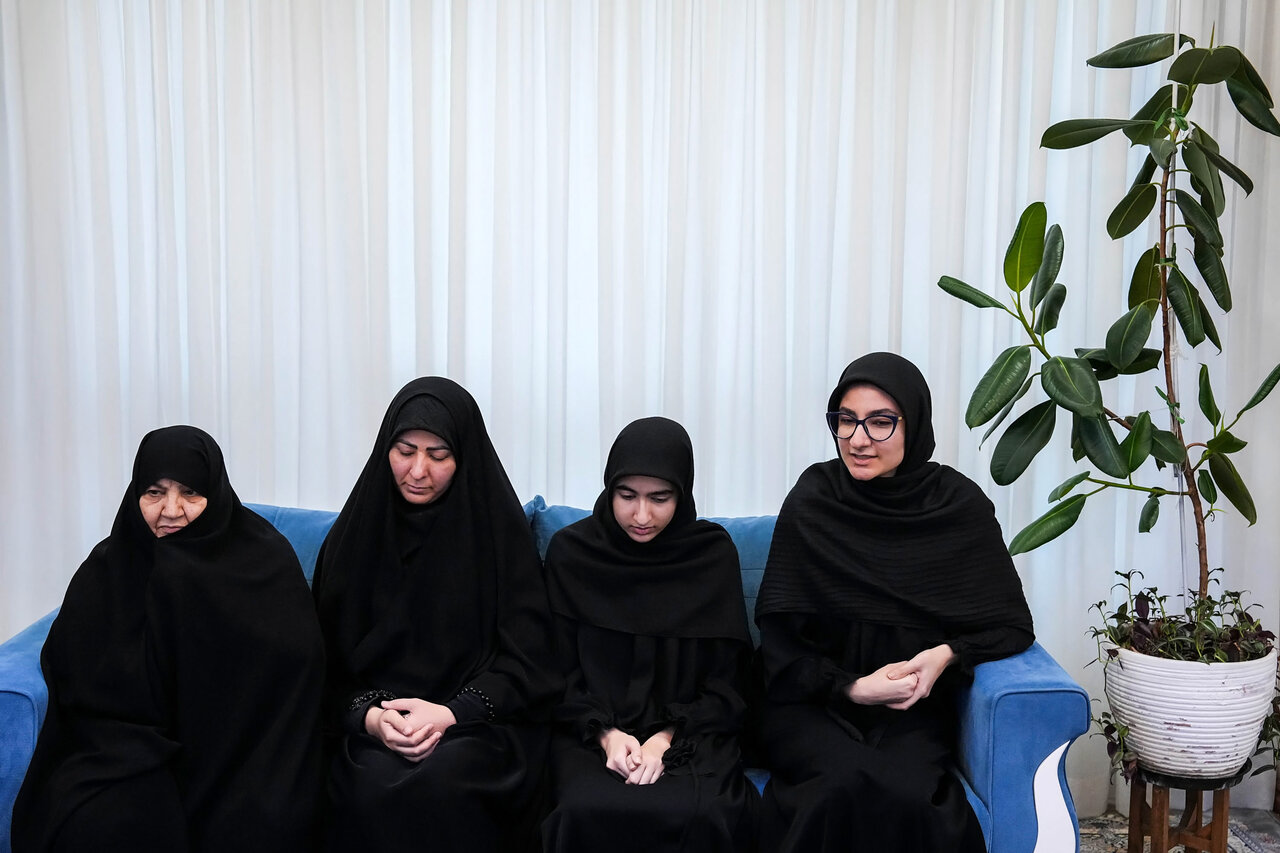 حضور قالیباف در منزل شهید فرج‌الله شوشتری - مشهد مقدس