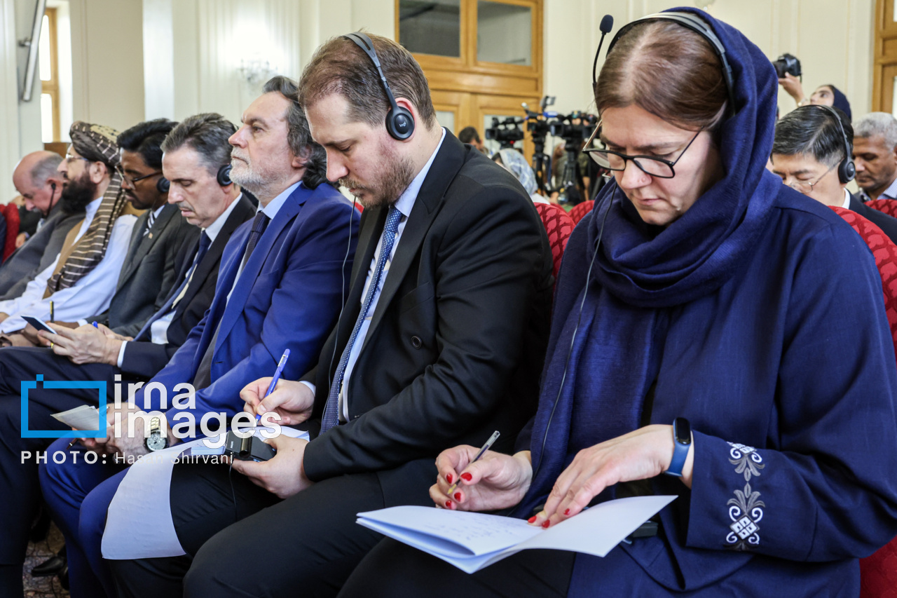 نشست وزیر امورخارجه با سفرای کشور های خارجی