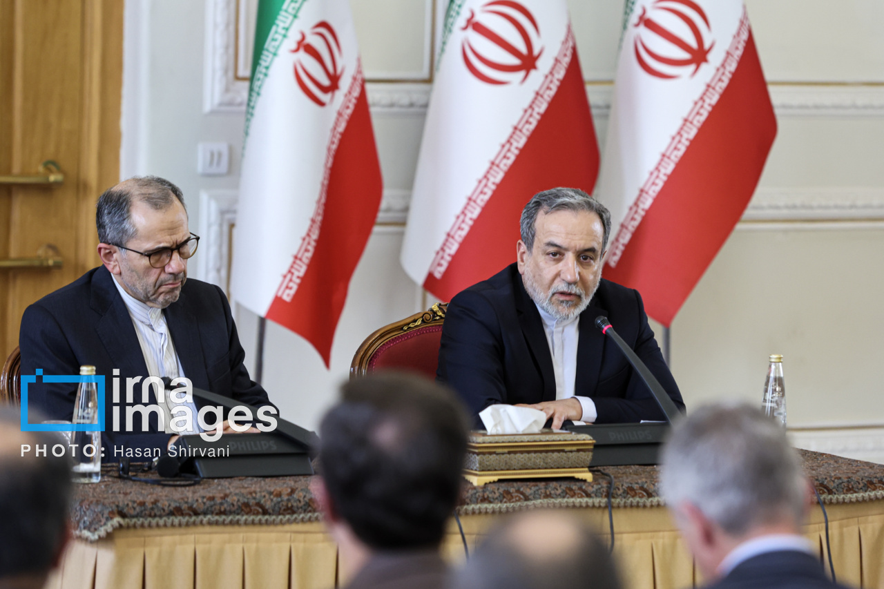 نشست وزیر امورخارجه با سفرای کشور های خارجی