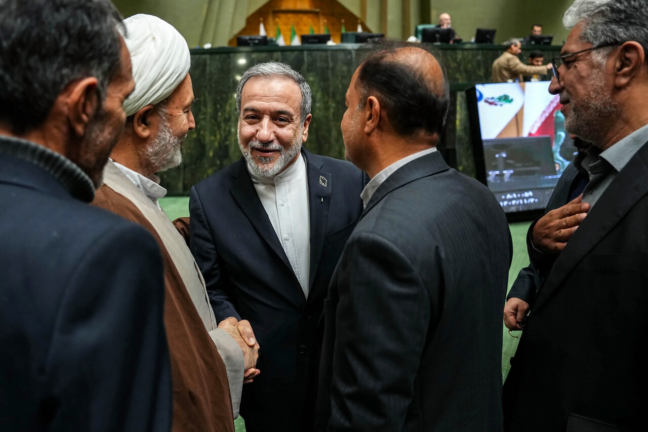 حضور امیر موسوی و عراقچی در جلسه غیرعلنی مجلس