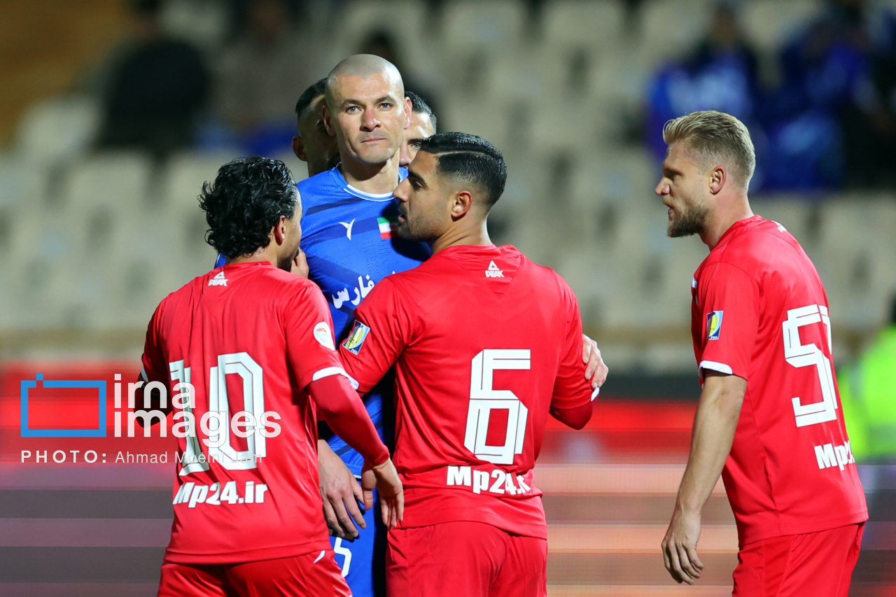 لیگ برتر فوتبال - استقلال و نساجی