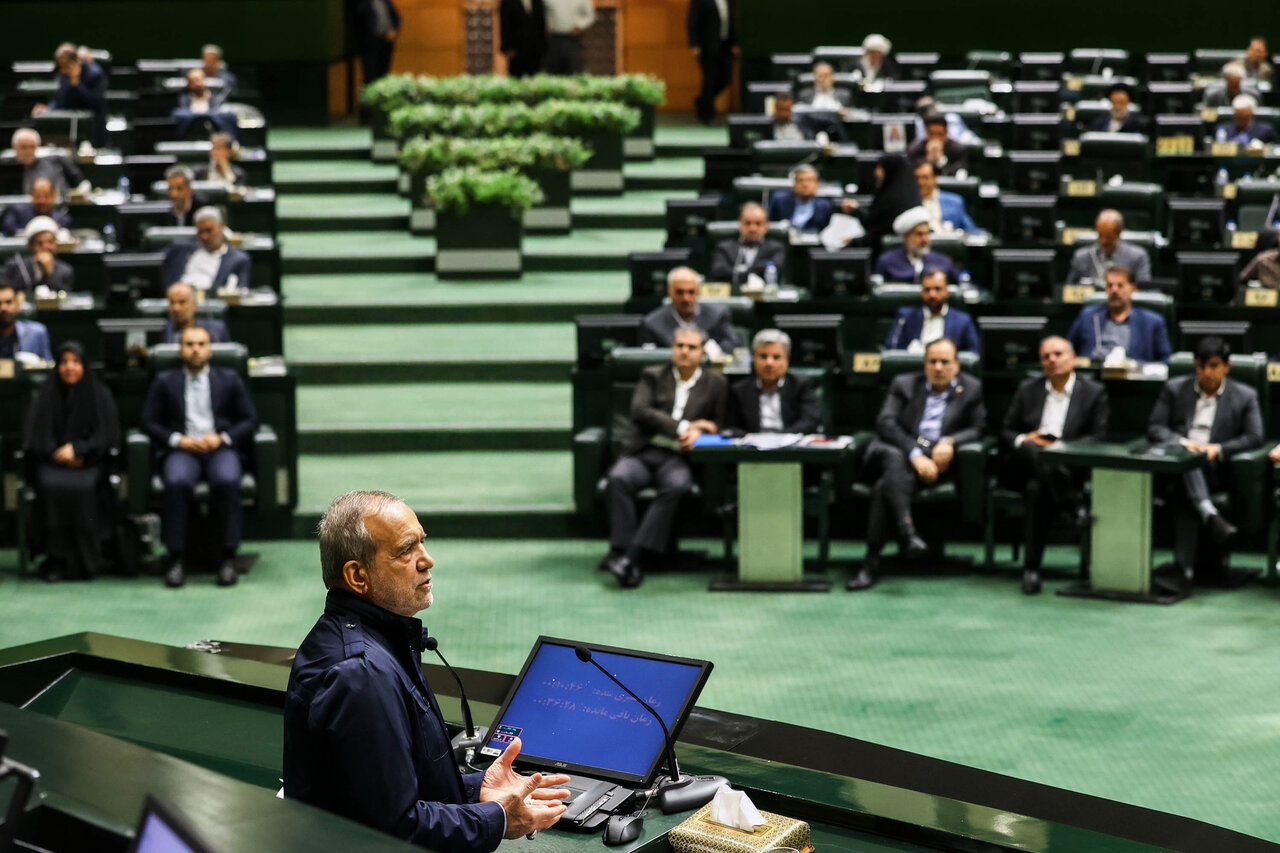 بررسی اجرای برنامه هفتم در مجلس با حضور رئیس جمهور