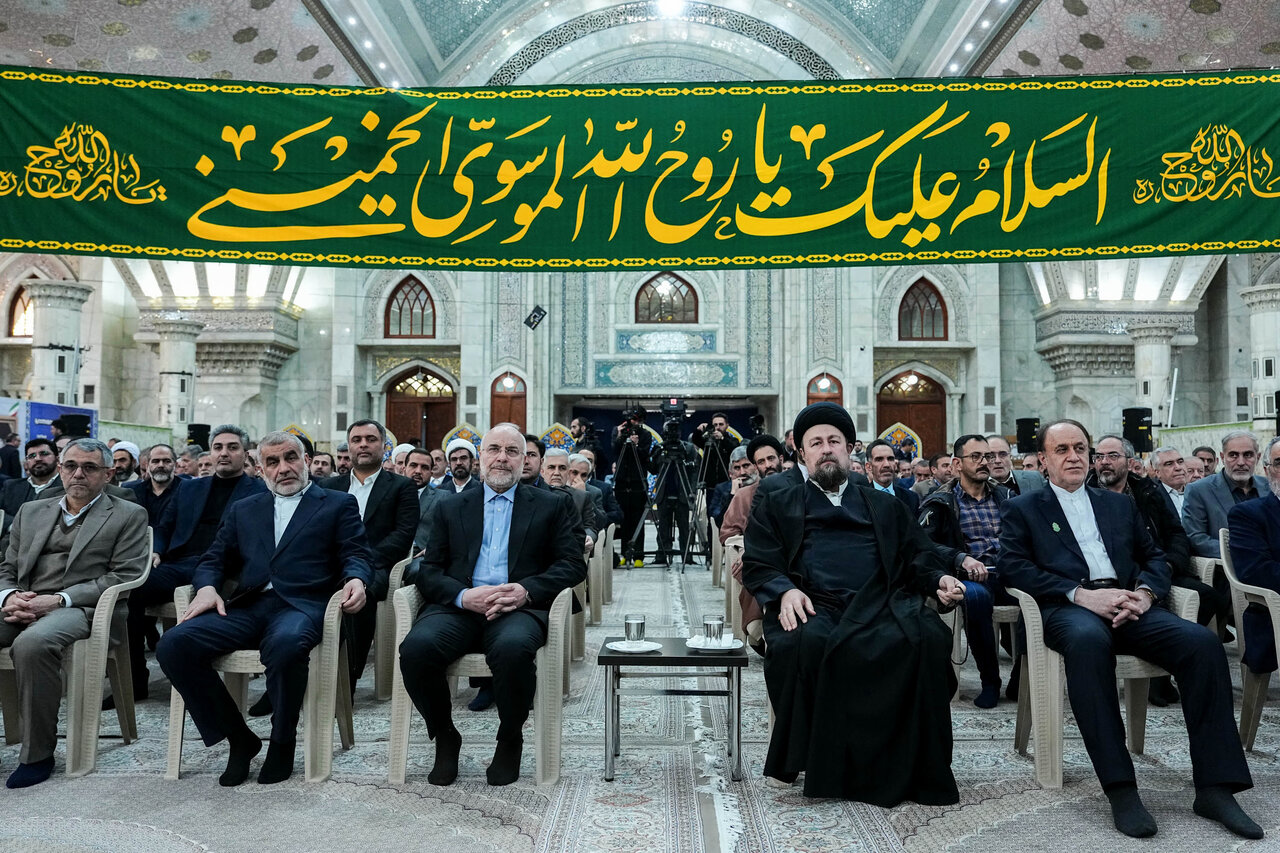 تجدید میثاق رئیس مجلس و نمایندگان با آرمان‌های امام(ره)