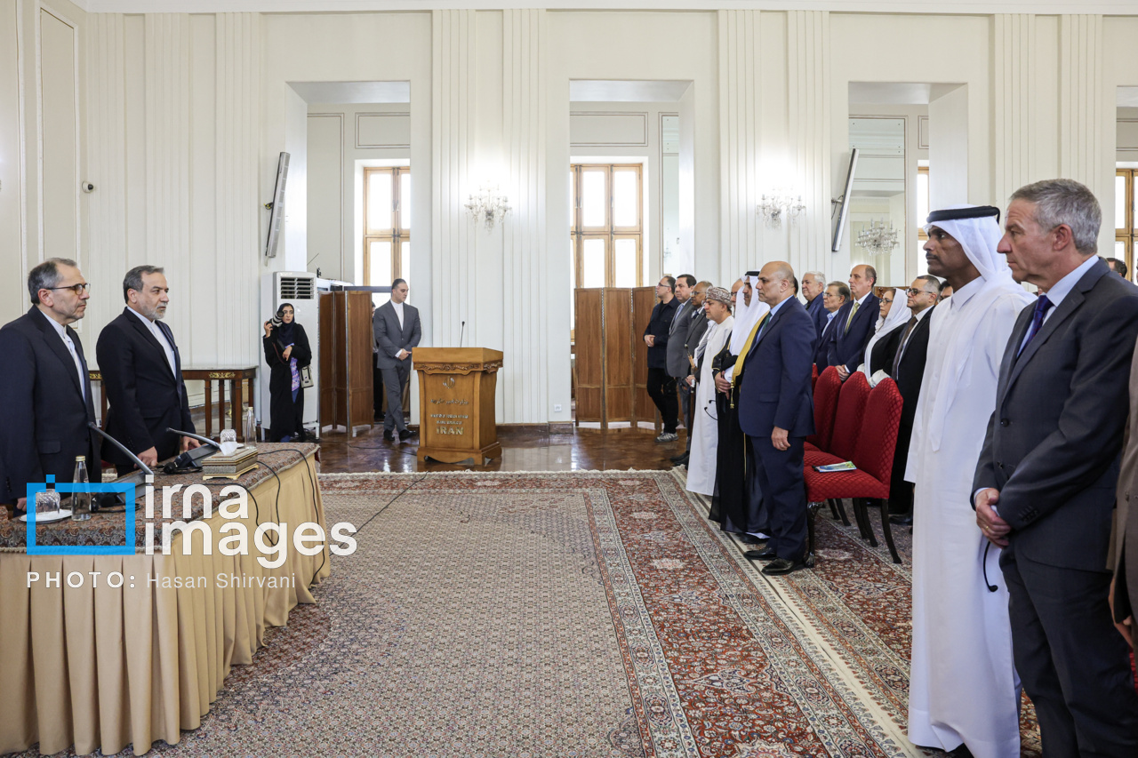 نشست وزیر امورخارجه با سفرای کشور های خارجی