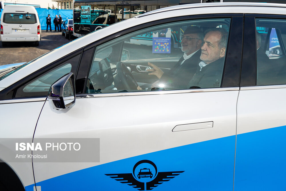 مراسم رونمایی از نخستین بسته حمل و نقل عمومی برقی تهران