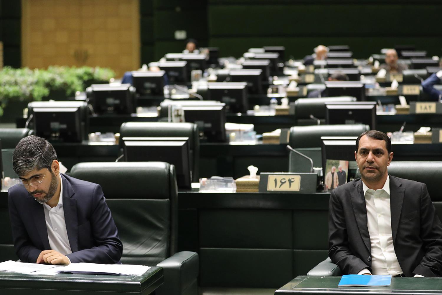 نشست غیرعلنی مجلس با حضور وزیر آموزش و پرورش