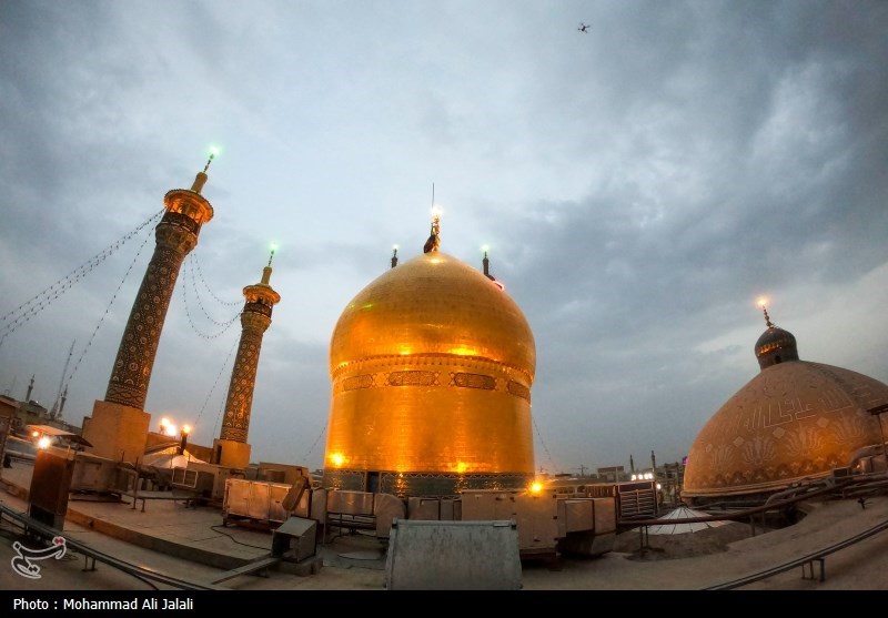 آیین تعویض پرچم گنبد حرم مطهر حضرت معصومه(س)
