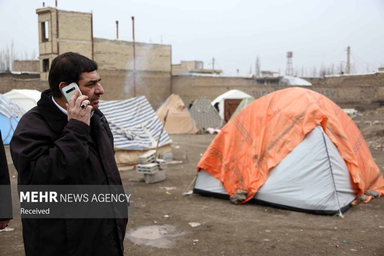 بازدید مخبر از مناطق زلزله‌زده خوی